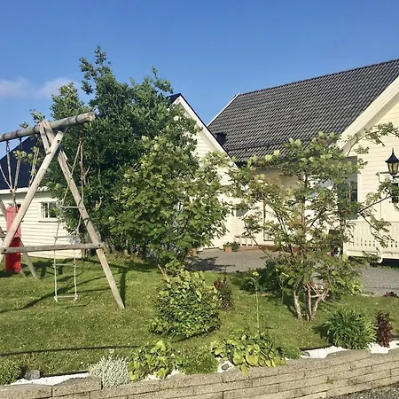 Holiday home Myranhaugen, House In Reine